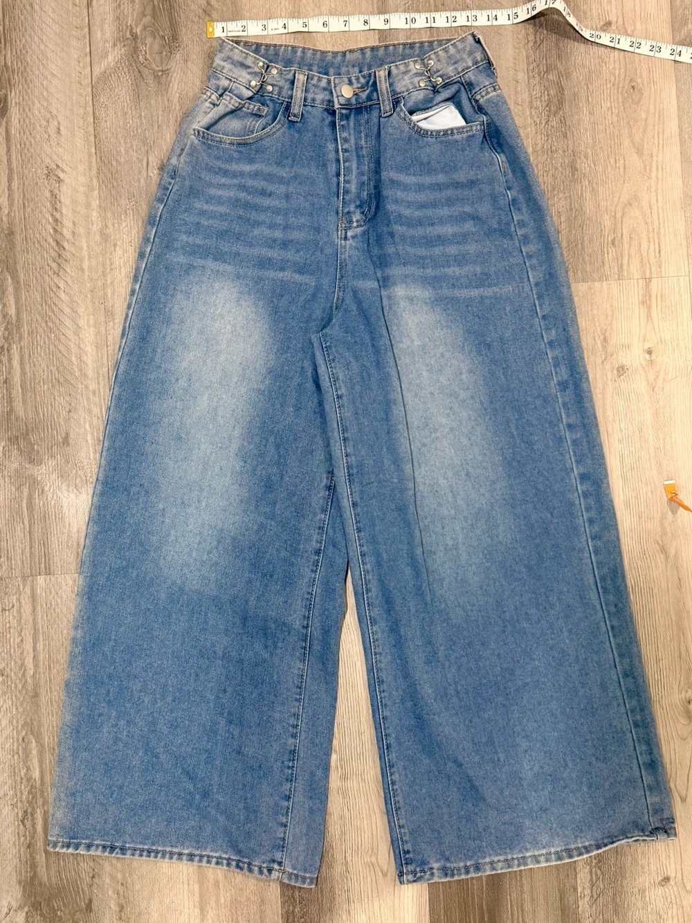 High-Rise Wide-Leg Women's Jeans in Light Blue Denim